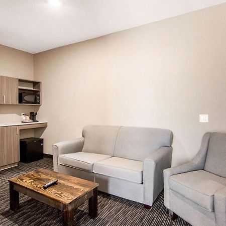 Comfort Inn & Suites North Battleford Bagian luar foto