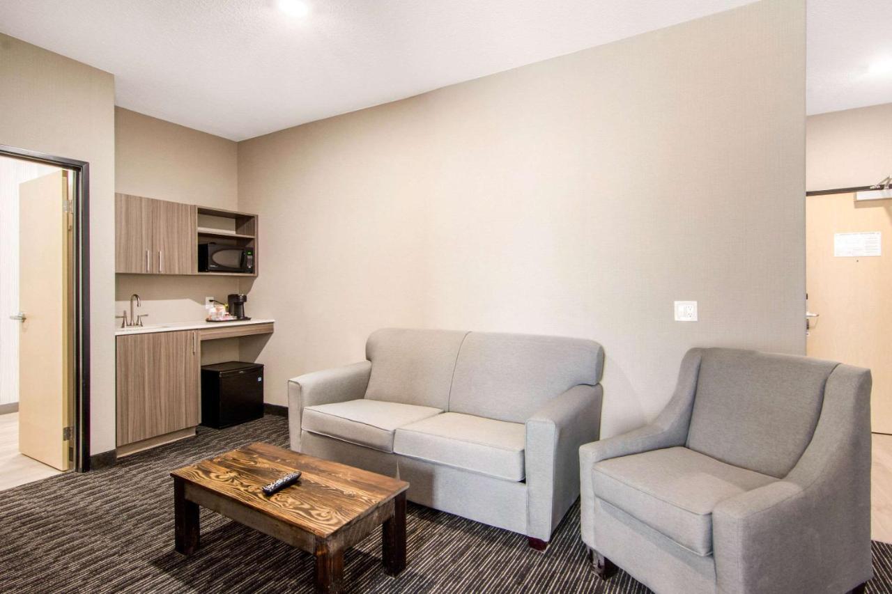 Comfort Inn & Suites North Battleford Bagian luar foto