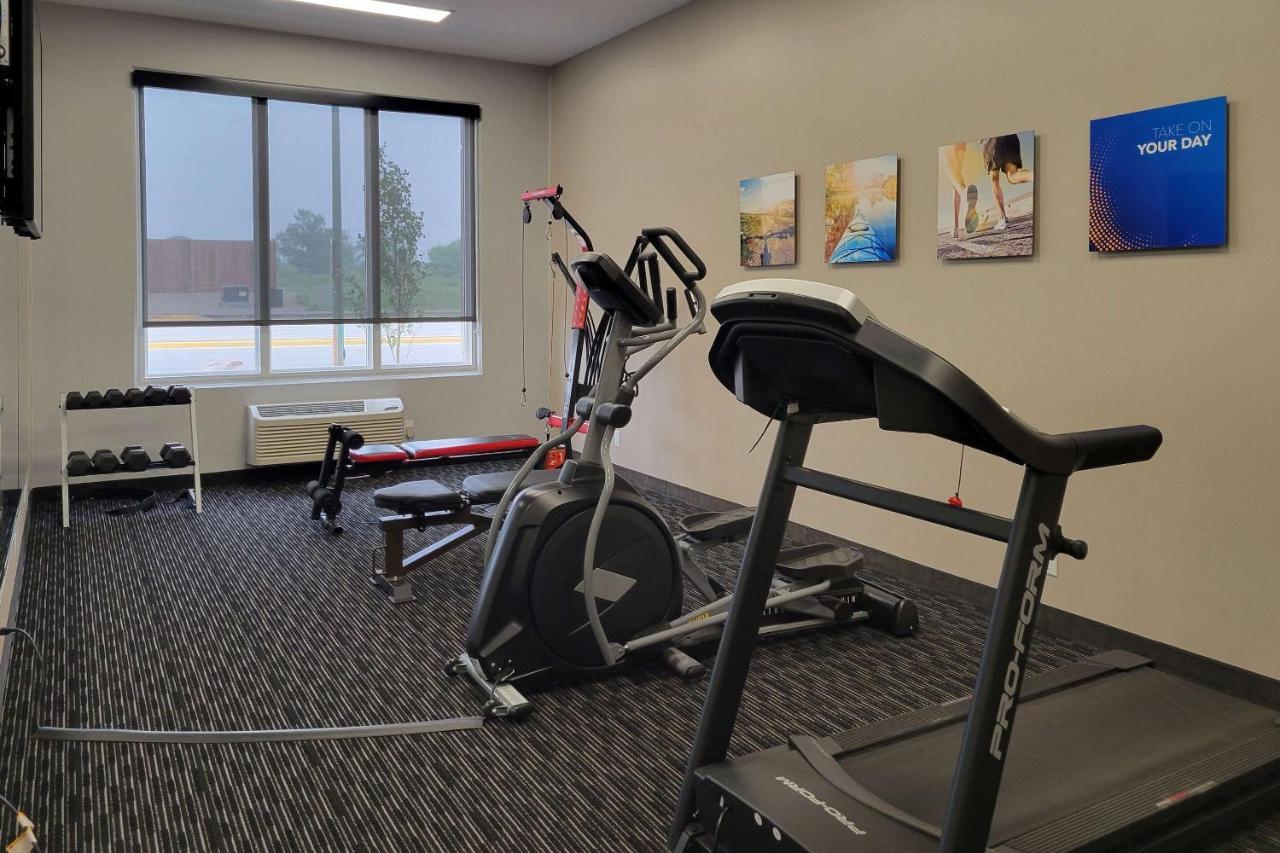Comfort Inn & Suites North Battleford Bagian luar foto