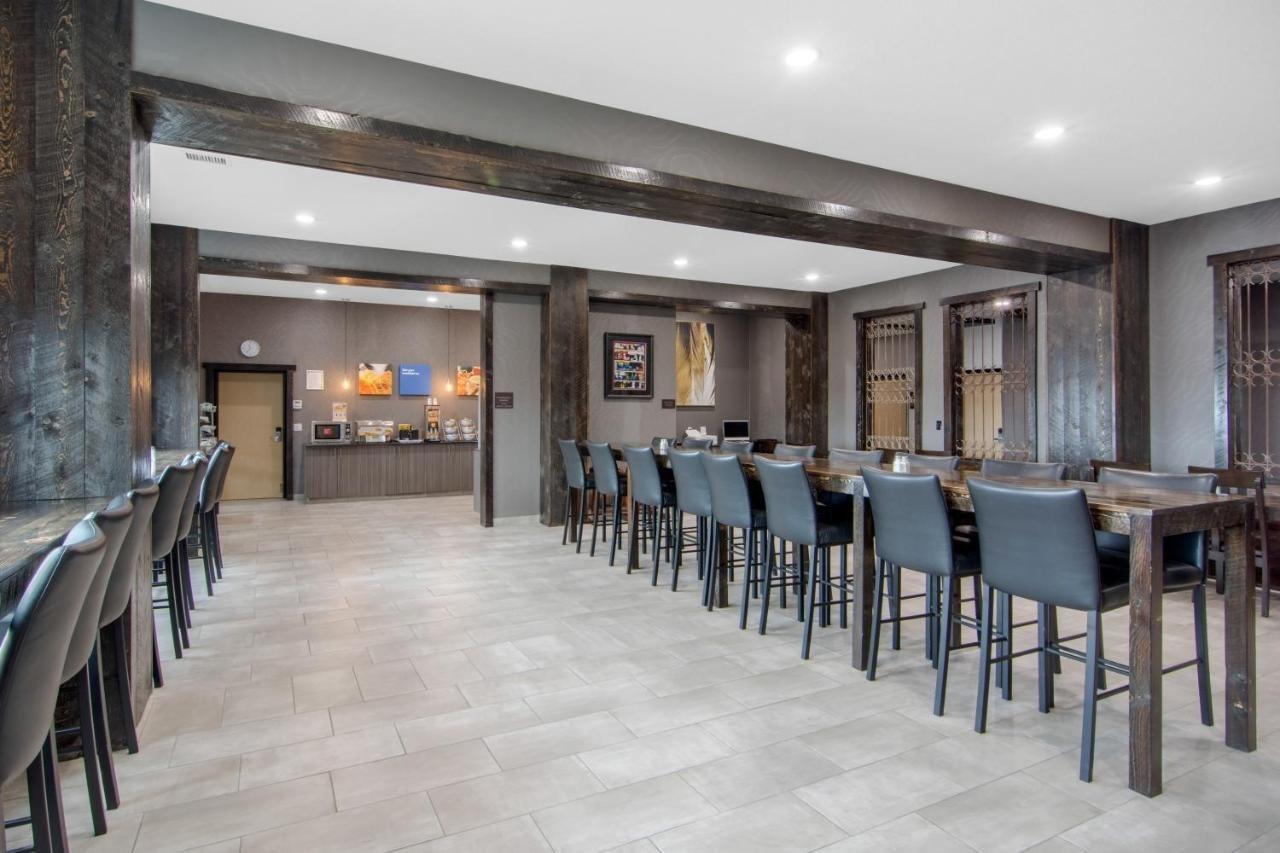 Comfort Inn & Suites North Battleford Bagian luar foto