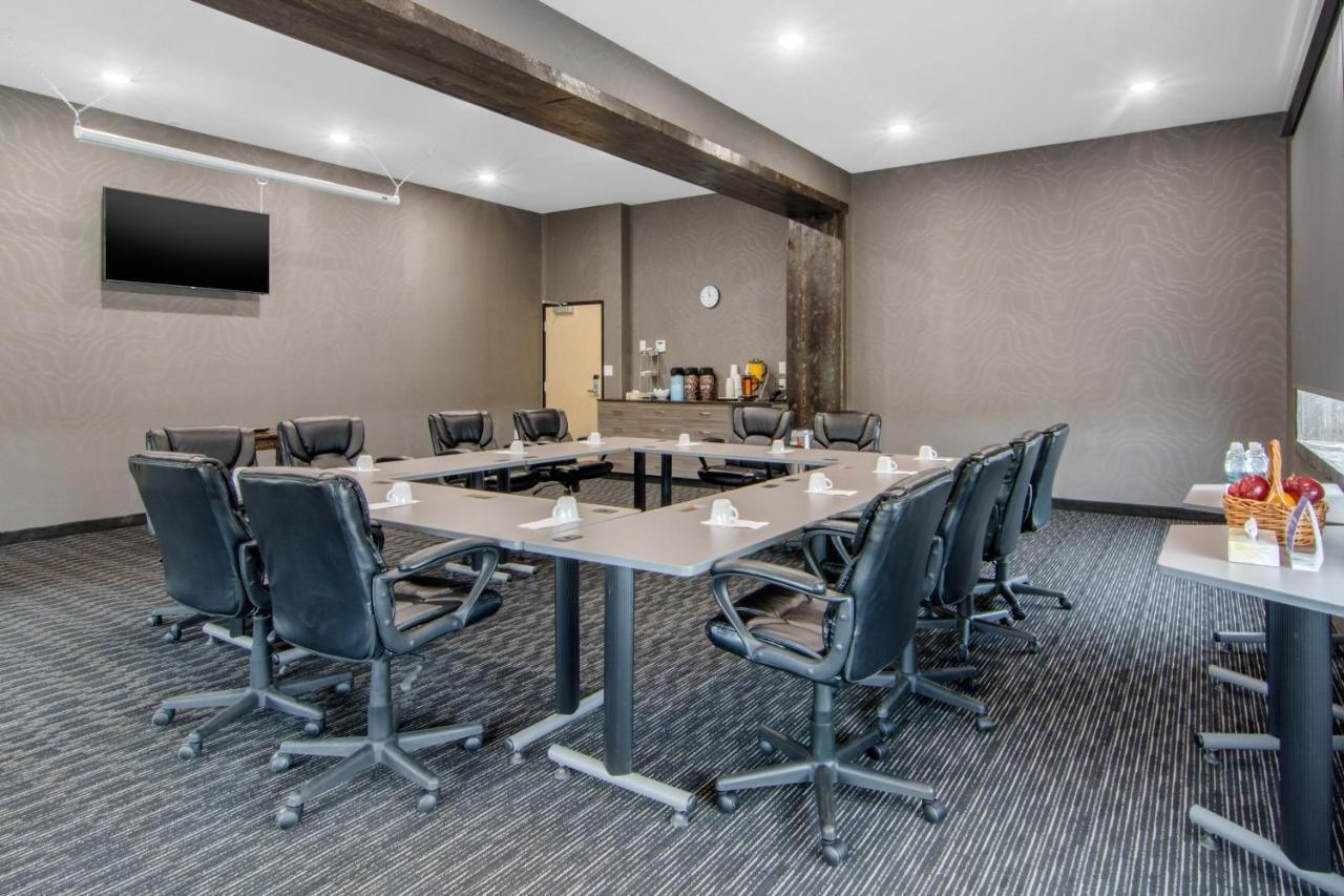 Comfort Inn & Suites North Battleford Bagian luar foto
