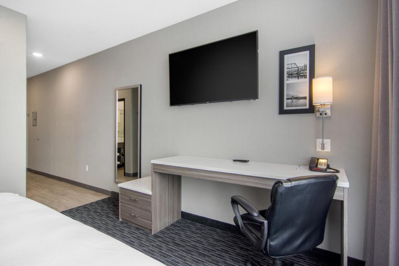 Comfort Inn & Suites North Battleford Bagian luar foto