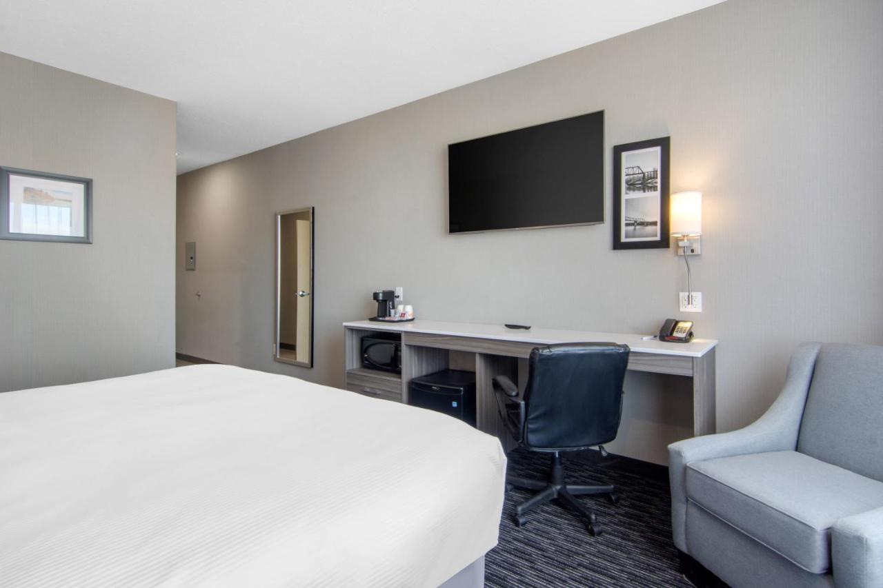 Comfort Inn & Suites North Battleford Bagian luar foto