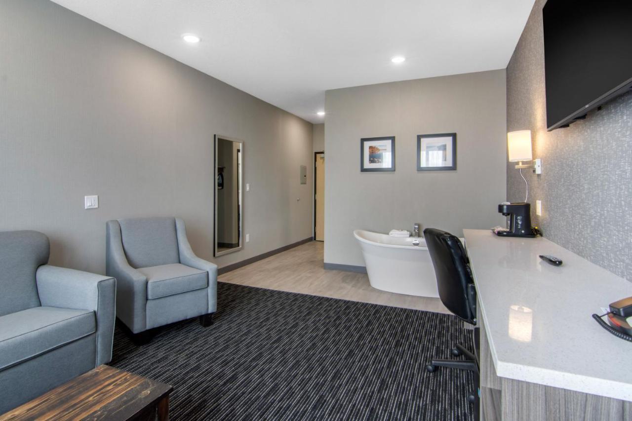 Comfort Inn & Suites North Battleford Bagian luar foto