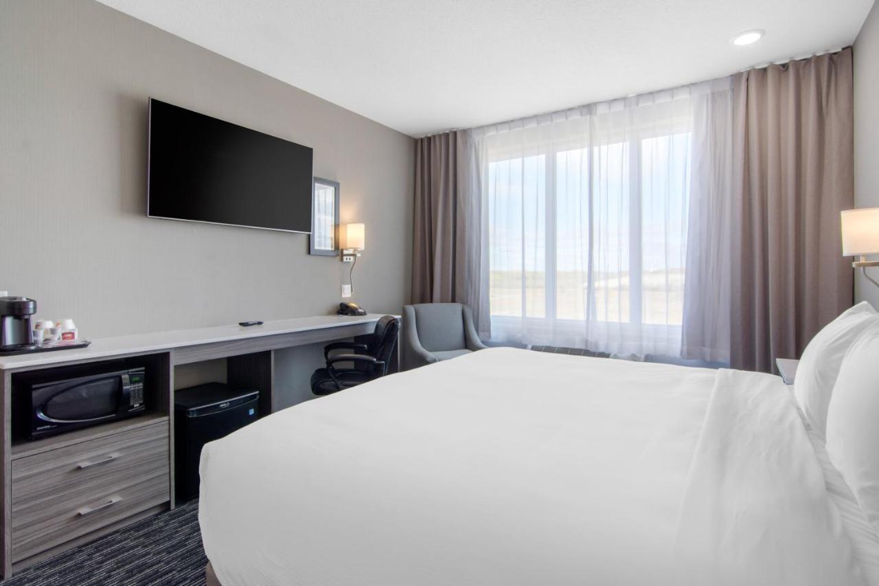 Comfort Inn & Suites North Battleford Bagian luar foto