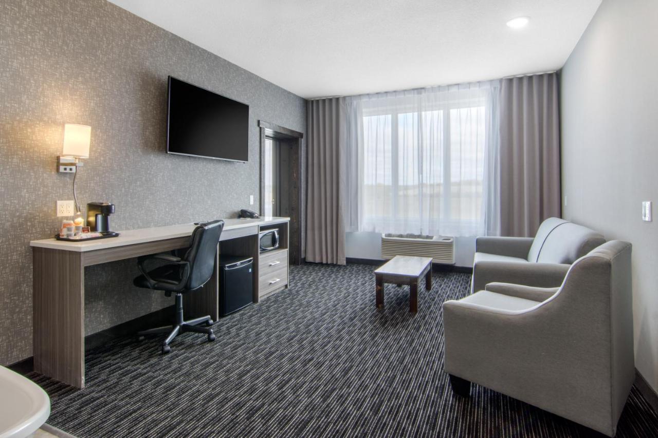 Comfort Inn & Suites North Battleford Bagian luar foto